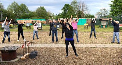 Erste Übungen im Tai Chi für alle ...